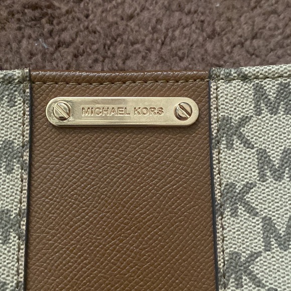 Micheal Kors belt bag Small/ medium - Picture 4 of 17